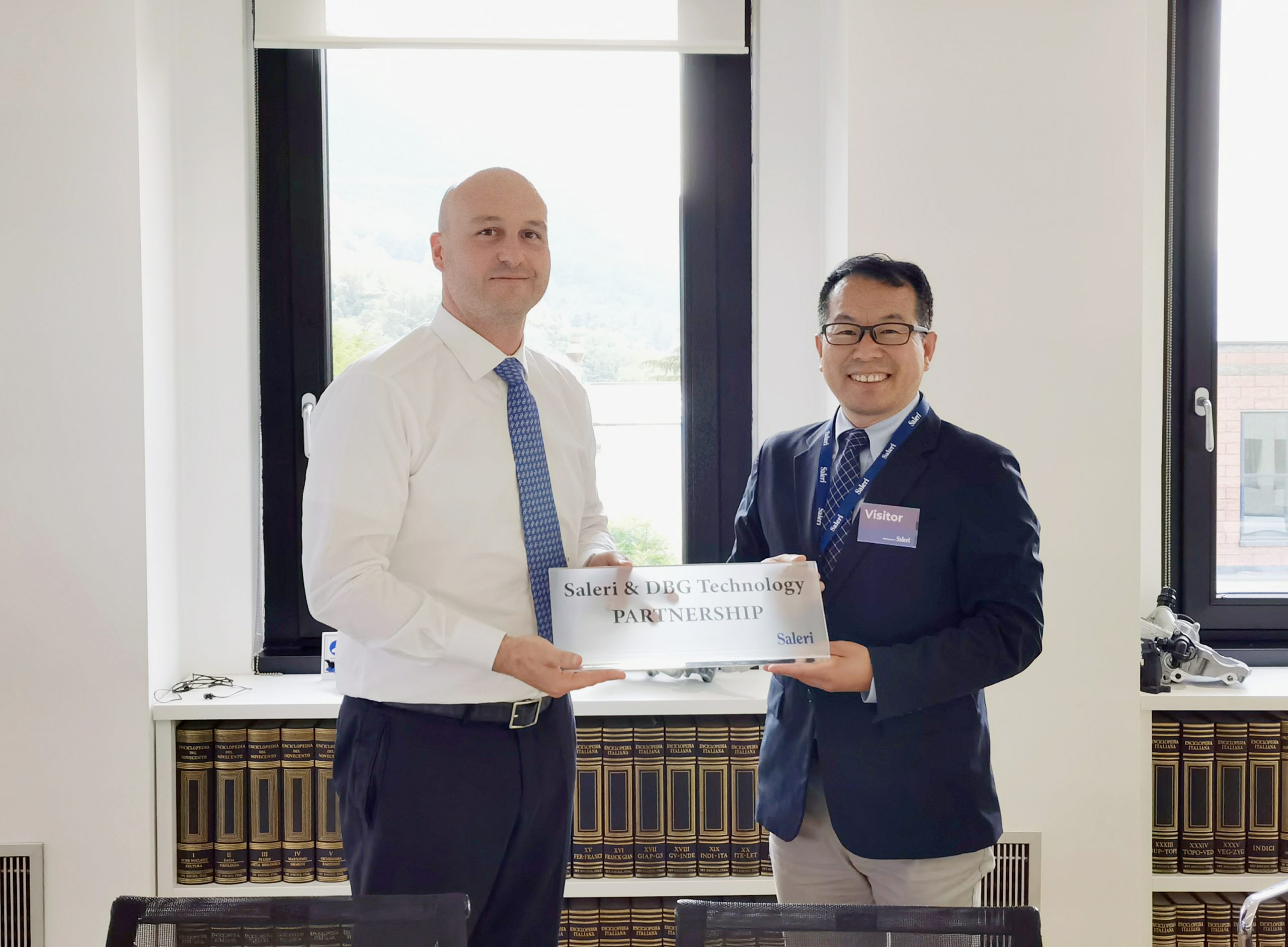 光弘科技与萨来力Saleri签署战略性合作伙伴协议 1 1 scaled - 光弘科技与萨来力Saleri签署战略性合作伙伴协议